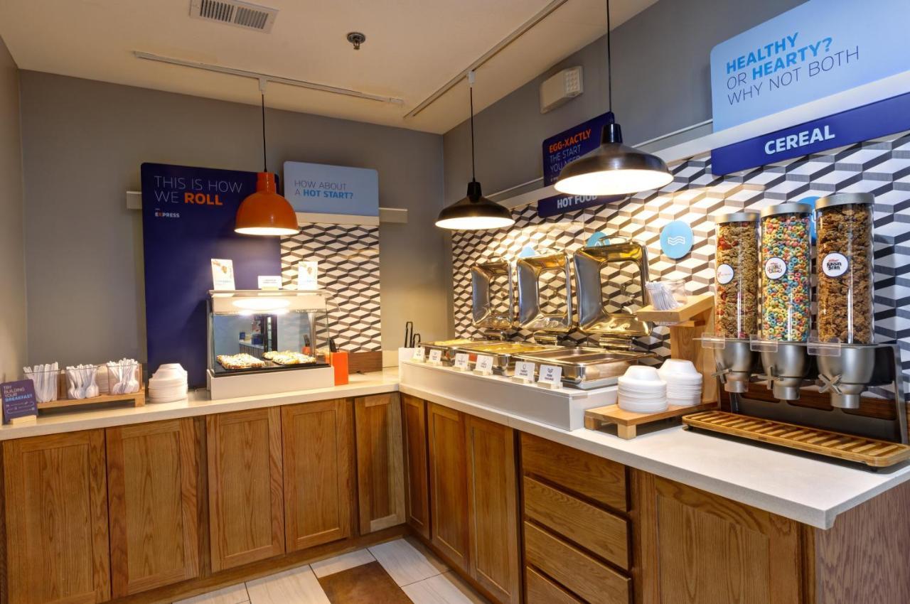 Holiday Inn Express Hotel & Suites Shelbyville By Ihg Dış mekan fotoğraf