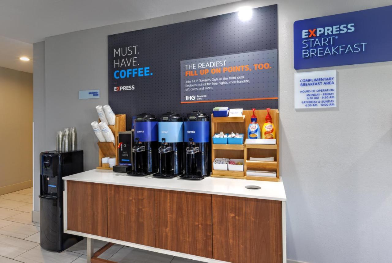 Holiday Inn Express Hotel & Suites Shelbyville By Ihg Dış mekan fotoğraf