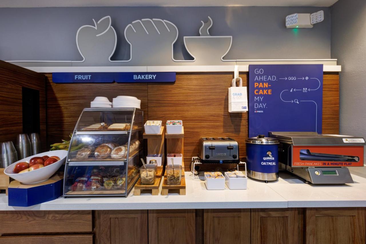 Holiday Inn Express Hotel & Suites Shelbyville By Ihg Dış mekan fotoğraf